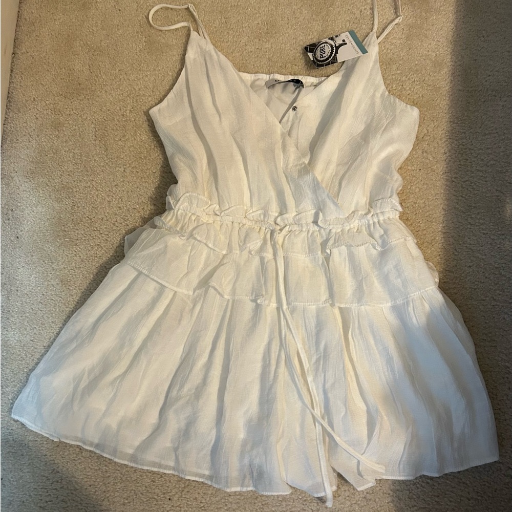 NWT DO+BE white romper Sz: L